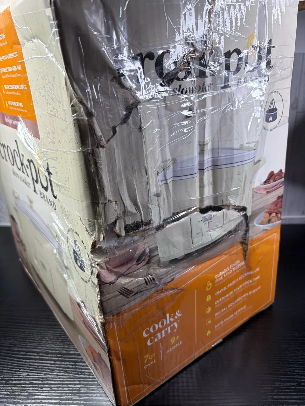 Crock-Pot 7 Qt Oval Slow Cooker - Cream “DAMAGED BOX” COOKER WASN’T AFFECTED